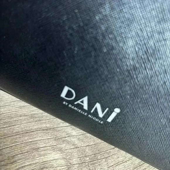 DANI by Danielle Nicole Disney Mickey Mouse Shoulder Bag Red and Black NWT - Picture 4 of 10